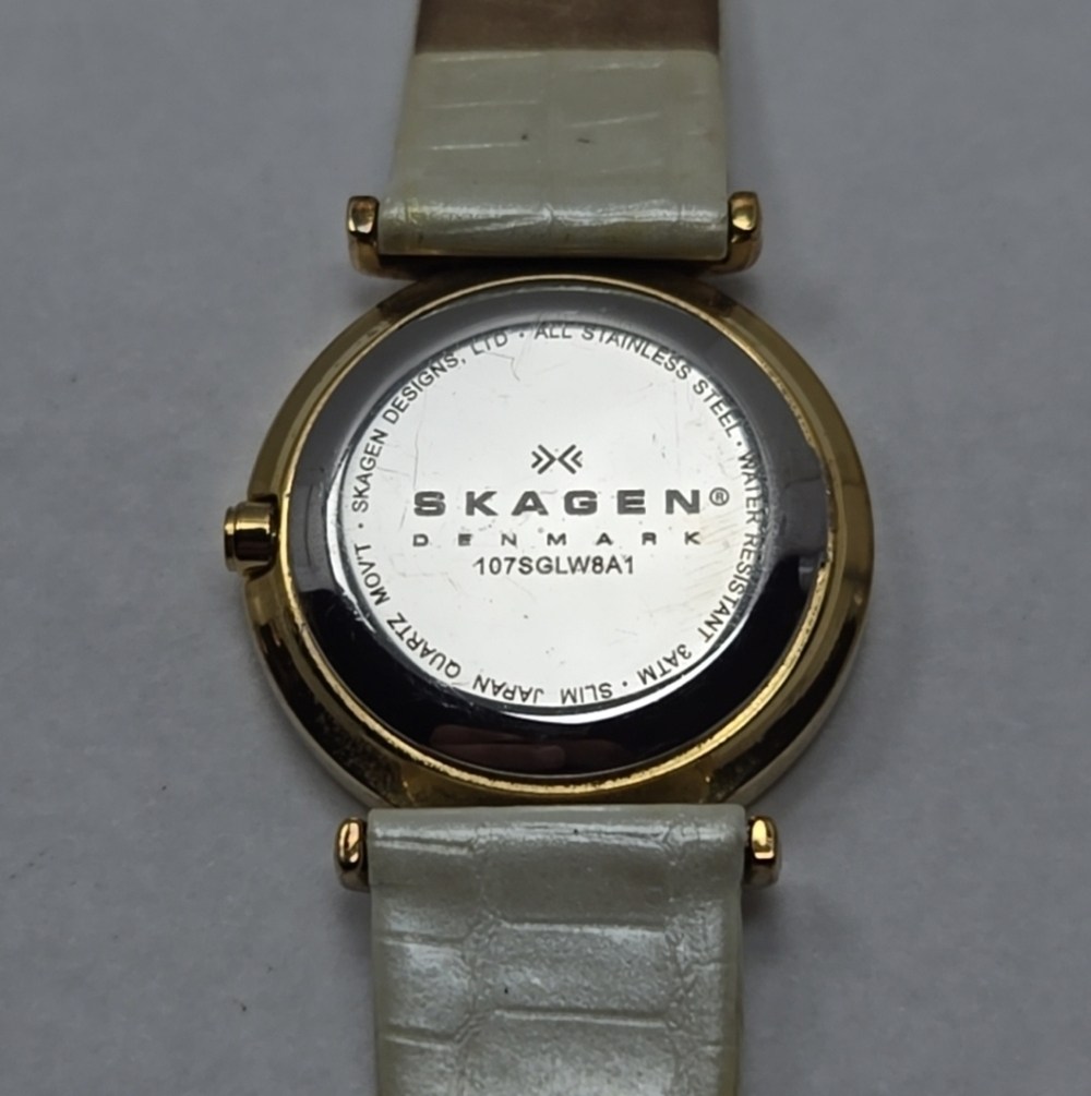 Skagen 107SGLW Gold Tone Watch White Leather Strap Crystal Dial New Battery 25mm - Picture 11 of 13